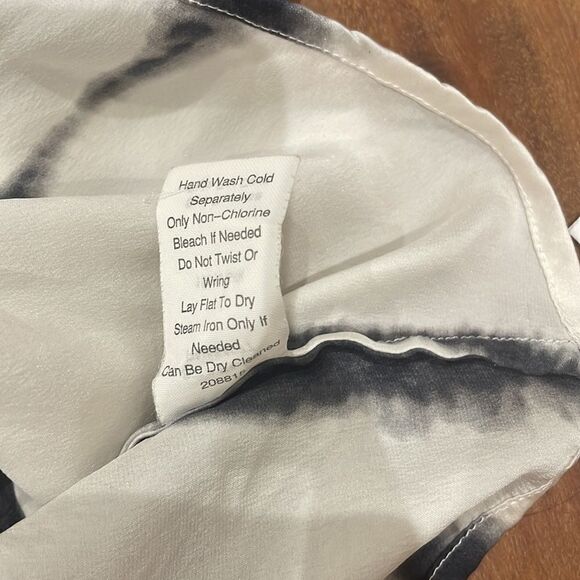 Cabi Black and White 100% Silk Cocoon Top Tunic Blouse Size Médium - Picture 6 of 6